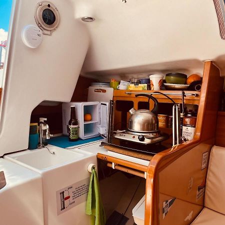 מלון ליסבון Surfbird Cozy Sailboat Escape מראה חיצוני תמונה